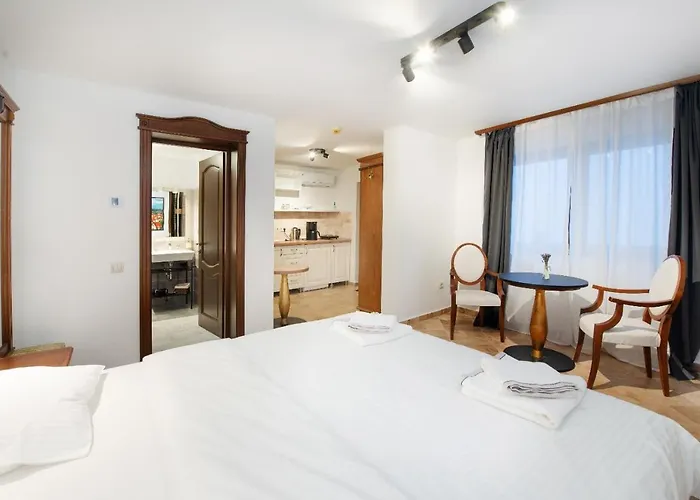 Old Town CataleyaPensiune